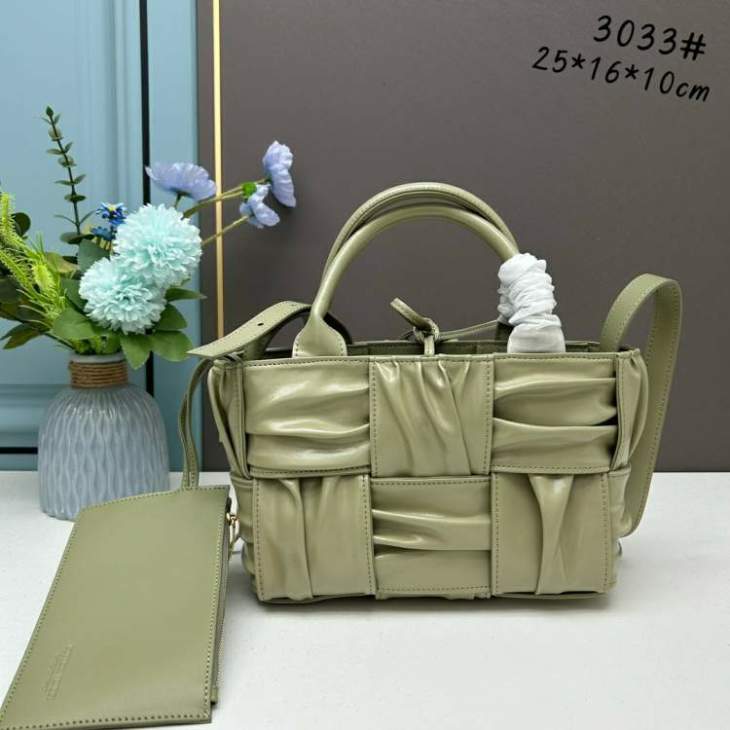 Picture of Bottega Veneta Handbags _SKUfw184068036fw